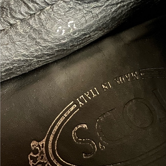 Tod’s Gommino Driving Shoes in Maroon/Black Fur. Size 38. - Picture 2 of 6